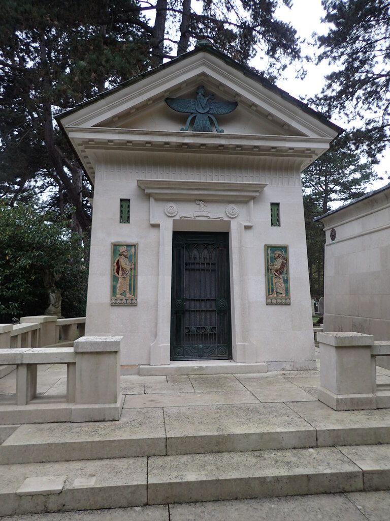 Zoroastrian Cemetery Photo © Marathon (cc-by-sa/2.0)